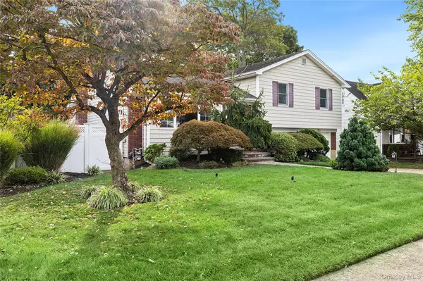 Wantagh, NY 11793,2217 Fir ST