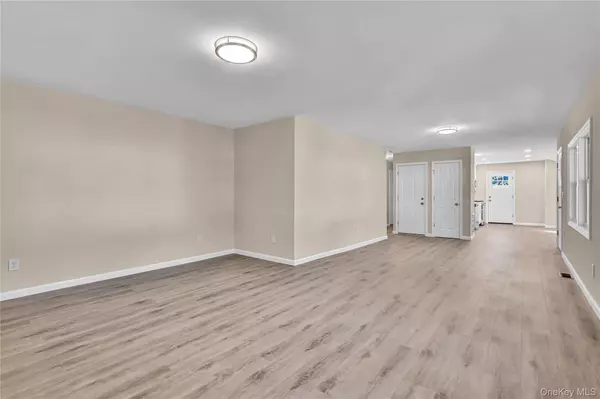 South Setauket, NY 11720,31 Fawn LN