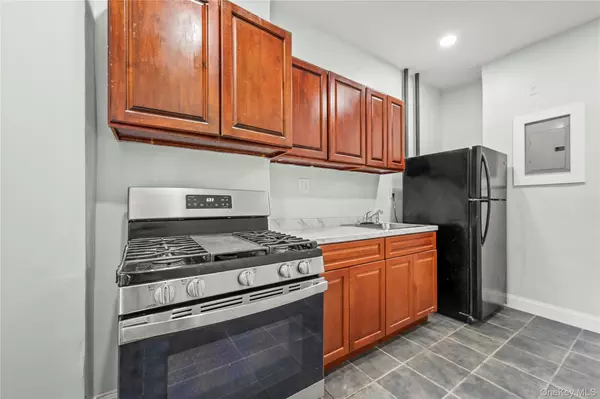 Bronx, NY 10457,2023 Hughes AVE