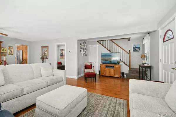 Islip, NY 11751,258 Grant AVE