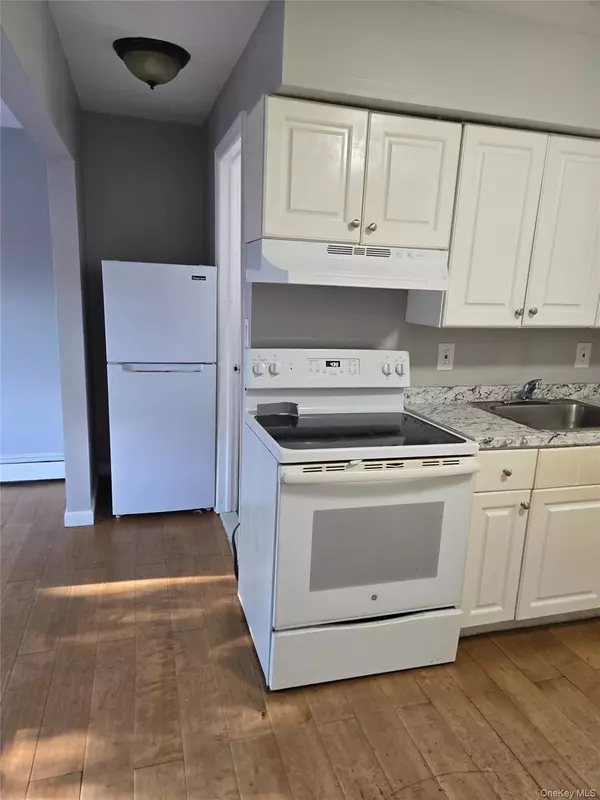 Bay Shore, NY 11706,20-22 Bay Shore Ave #Apt 20-3