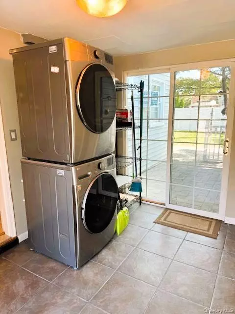 Levittown, NY 11756,33 Chapel LN