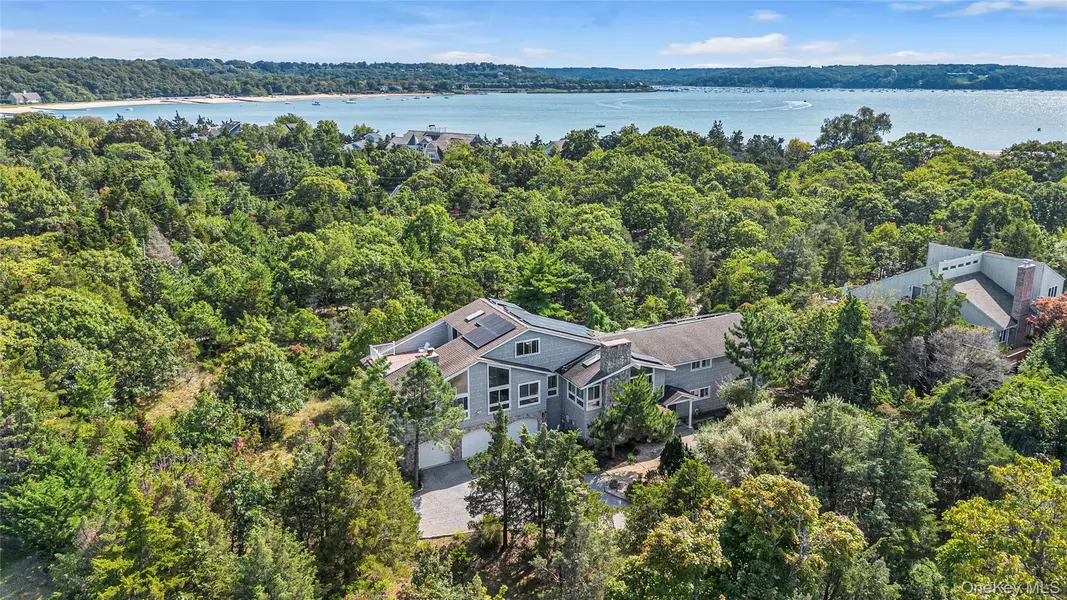 7 Beach Plum DR, Northport, NY 11768