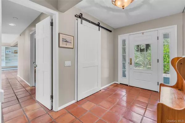 Northport, NY 11768,7 Beach Plum DR