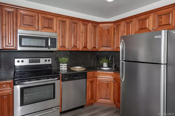 Bohemia, NY 11716,70 Middleton RD #SF05