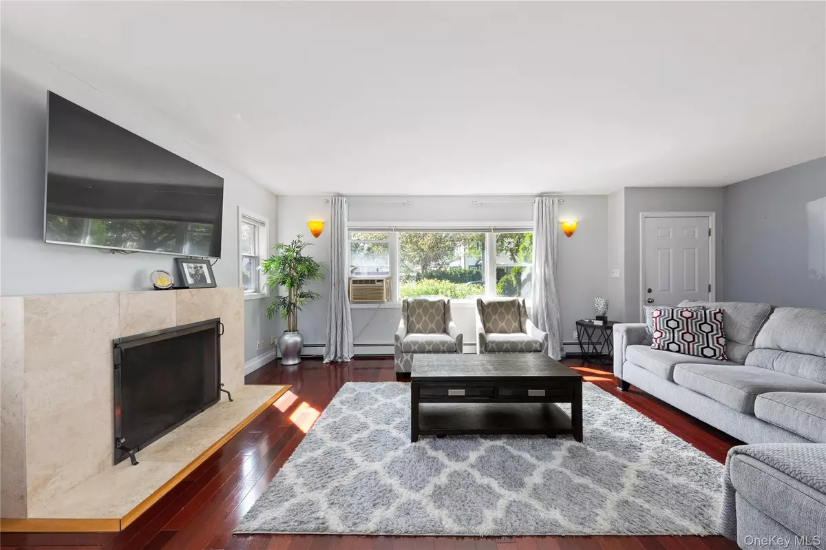 Mineola, NY 11501,355 1st ST