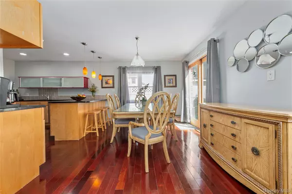 Mineola, NY 11501,355 1st ST