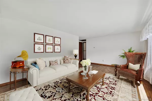 New Windsor, NY 12553,11 Hudson DR