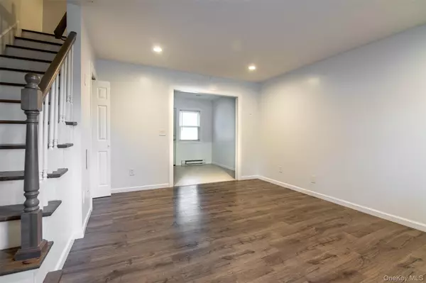 Bay Shore, NY 11706,72 Tudor LN