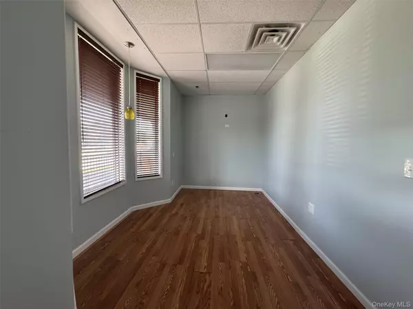 Washingtonville, NY 10992,6 Depot ST #103