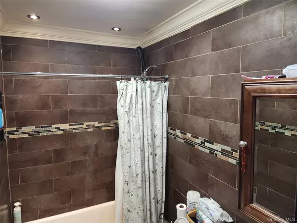 West Hempstead, NY 11552,966 Woodfield RD