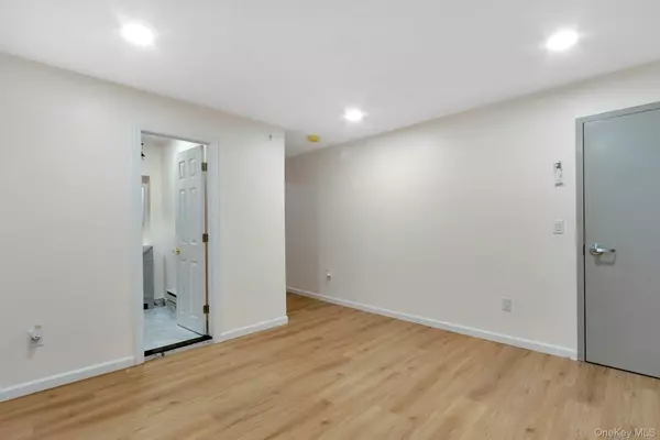 Newburgh, NY 12550,70 Van Ness ST