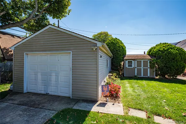 Hicksville, NY 11801,31 Garden BLVD