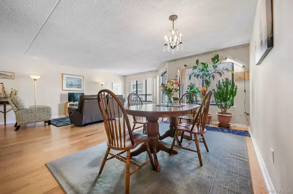 Hartsdale, NY 10530,400 High Point DR #409