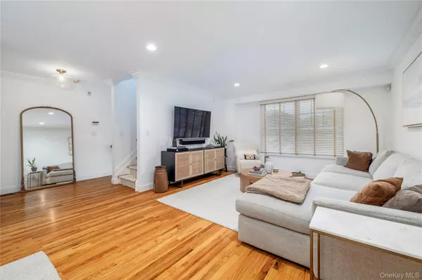 Rockville Centre, NY 11570,25 Lenox RD #2