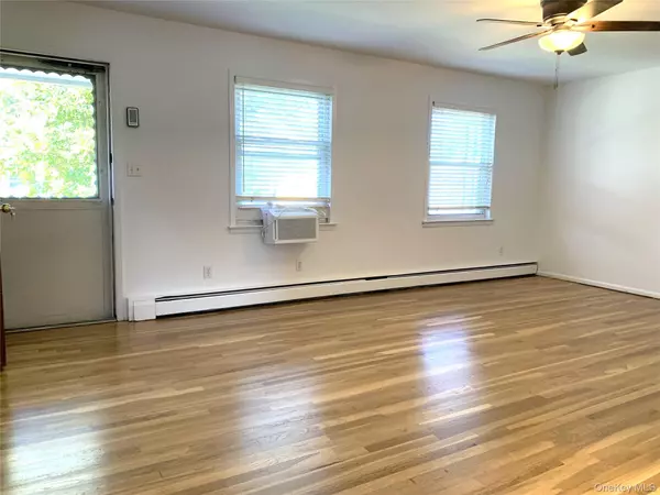 Floral Park, NY 11001,1 Childs AVE #1E