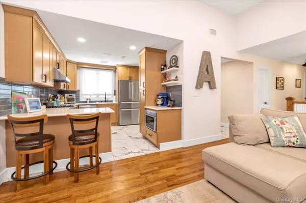 Merrick, NY 11566,3075 Whaleneck DR