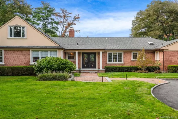 Great Neck, NY 11024,532 E Shore RD