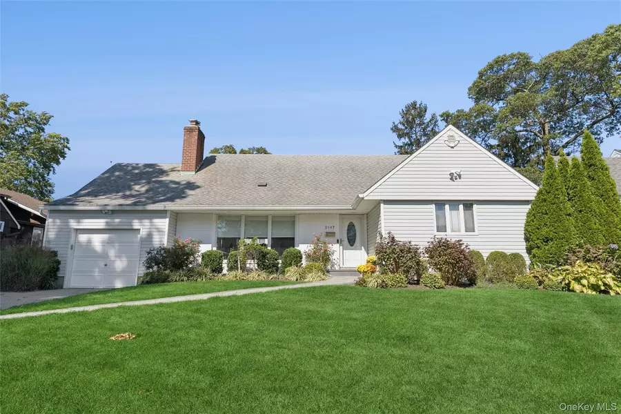 2147 Seneca DR, Merrick, NY 11566