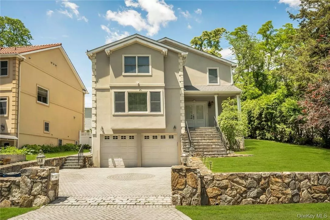 White Plains, NY 10605,696 Ridgeway