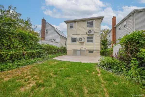 Rosedale, NY 11422,238-11 148th DR