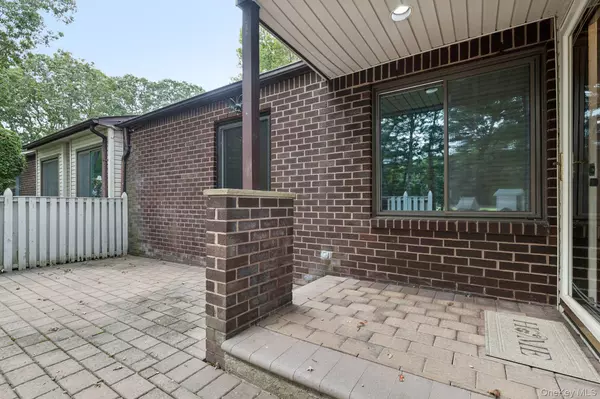 Coram, NY 11727,58 Birchwood RD