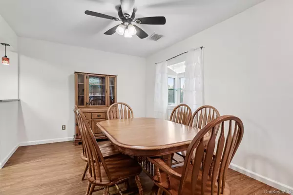 Coram, NY 11727,58 Birchwood RD