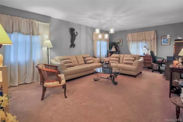Stony Brook, NY 11790,37 Malvern Ln
