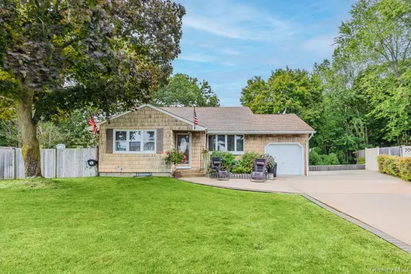 22 Larry RD, Selden, NY 11784