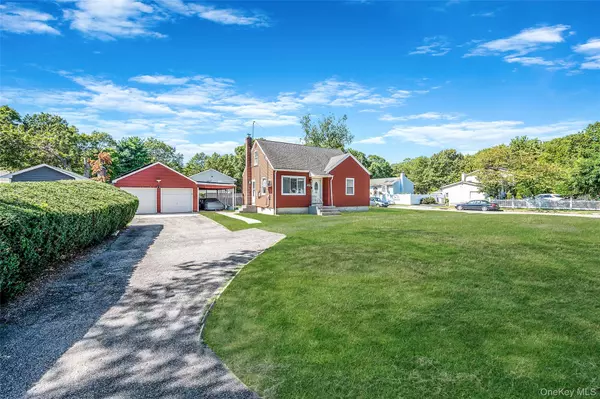 Bay Shore, NY 11706,1454 E Forks RD