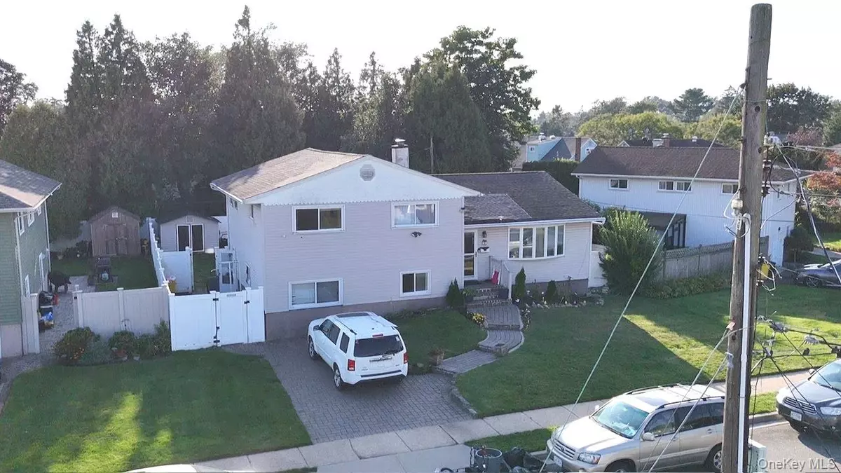 Hicksville, NY 11801,58 Narcissus AVE