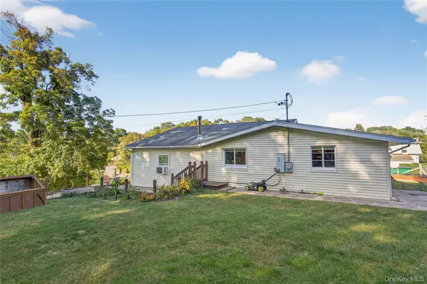 New Hamburg, NY 12590,9 Wickes LN