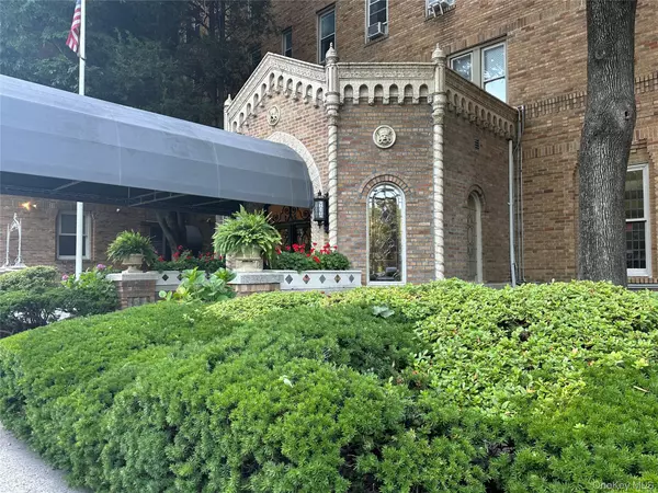 Yonkers, NY 10704,219 Bronx River RD #1G