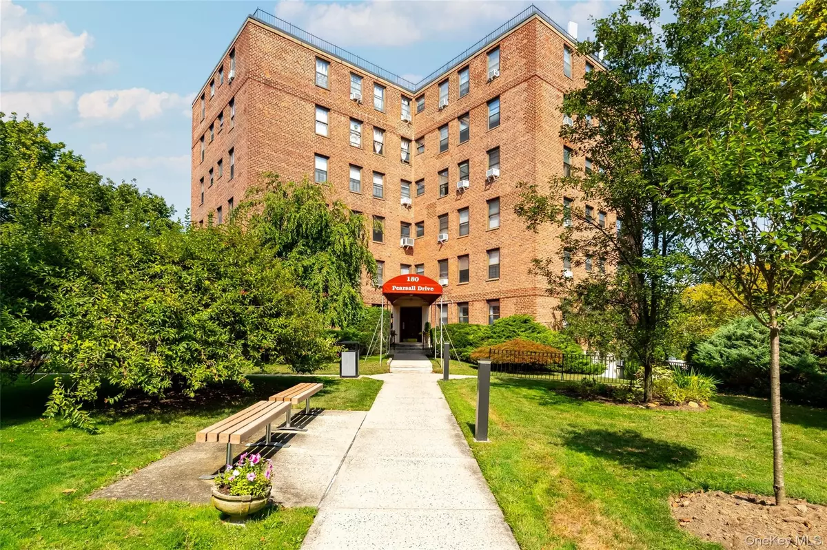 Mount Vernon, NY 10552,180 Pearsall DR #1D