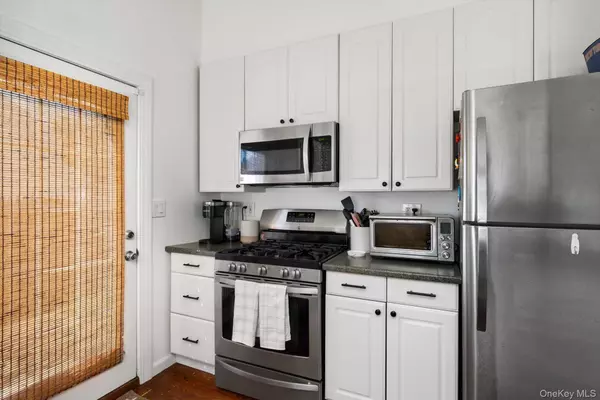 West Islip, NY 11795,812 Pine AVE