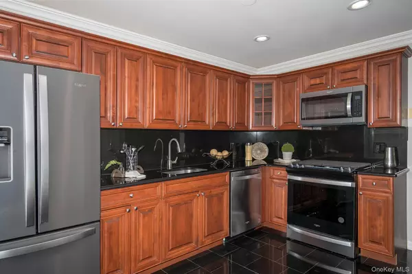 Port Jefferson, NY 11777,34 Pinnacle DR #34