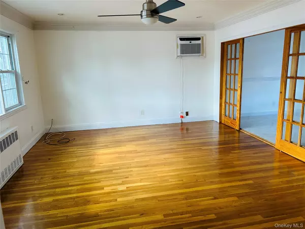 Floral Park, NY 11001,86-07 Little Neck Pkwy