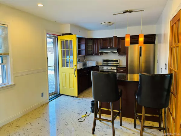 Floral Park, NY 11001,86-07 Little Neck Pkwy