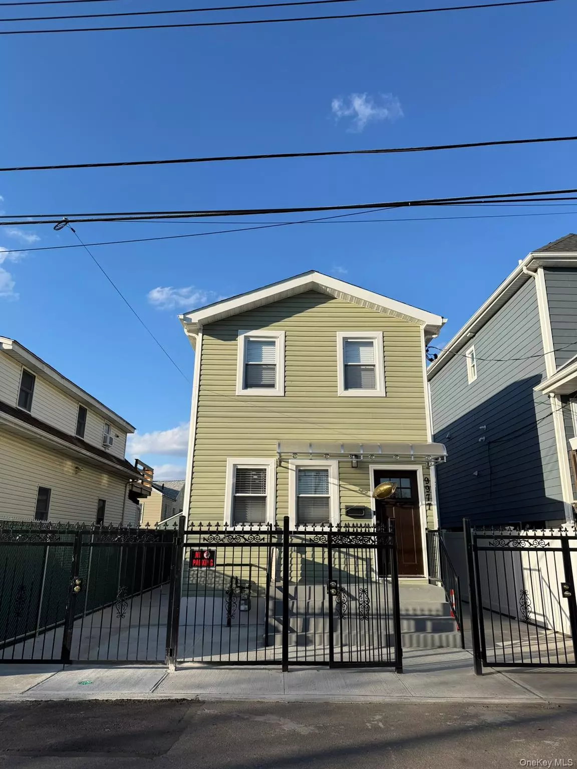 Howard Beach, NY 11414,9977 164th DR