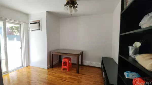 Elmhurst, NY 11373,5434 83rd ST