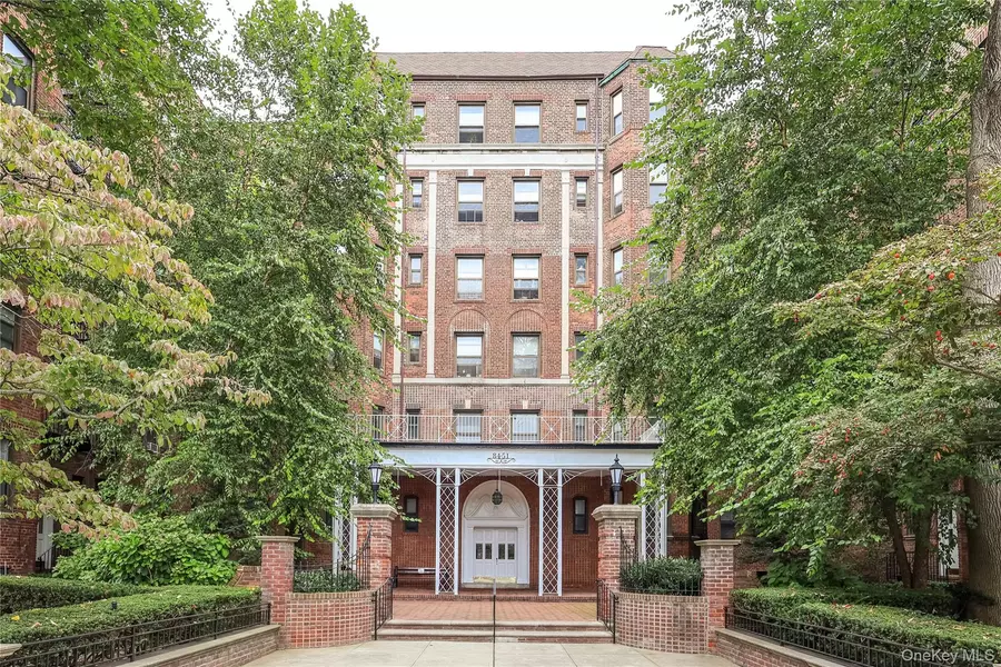 84-51 Beverly Rd #2W, Kew Gardens, NY 11415