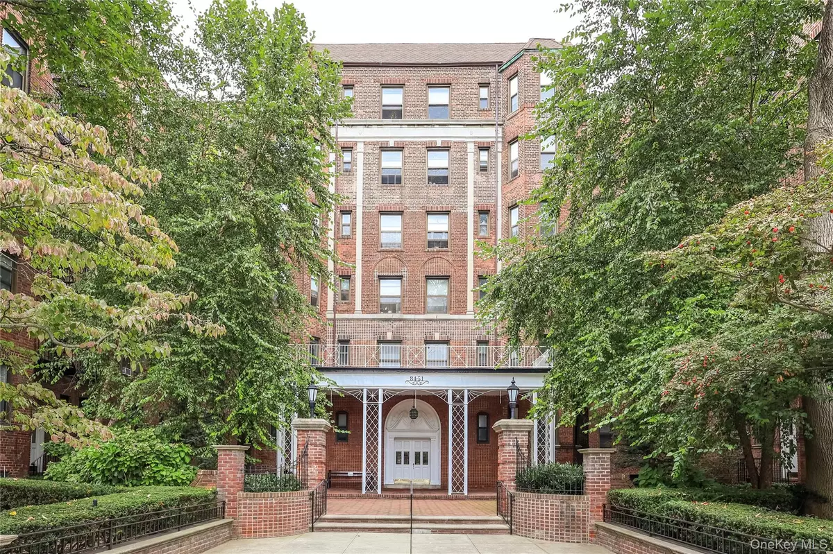Kew Gardens, NY 11415,84-51 Beverly Rd #2W
