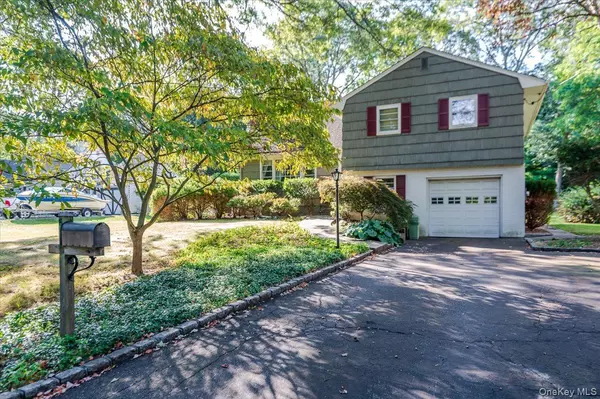 6 Wheeler DR, Huntington Station, NY 11746