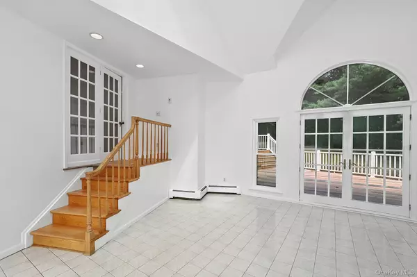 Red Hook, NY 12571,19 Friendship LN