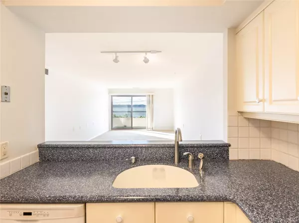 Port Washington, NY 11050,372 Main Street #105