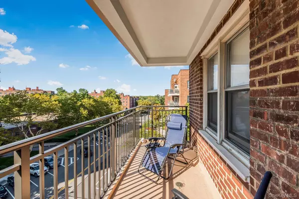 Bronx, NY 10463,3720 Independence AVE #5B