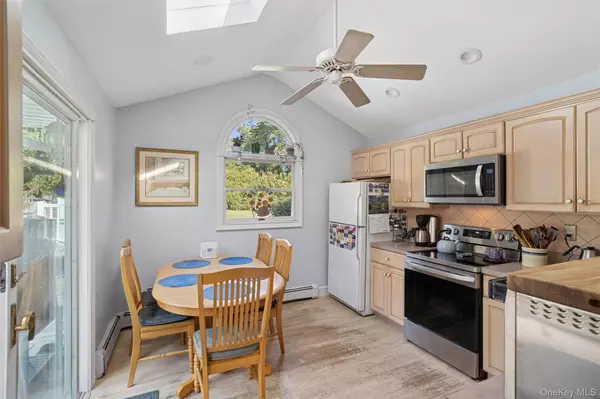 Center Moriches, NY 11934,9 Monte LN