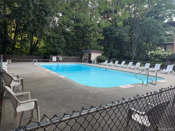 New Windsor, NY 12553,10 Oakwood TER #65