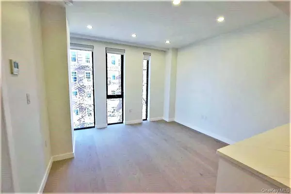 Sunnyside, NY 11104,41-26 44th ST #3C