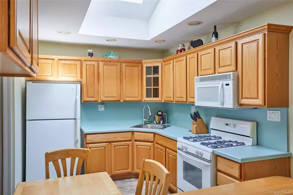 Oceanside, NY 11572,3363 Lawrence AVE